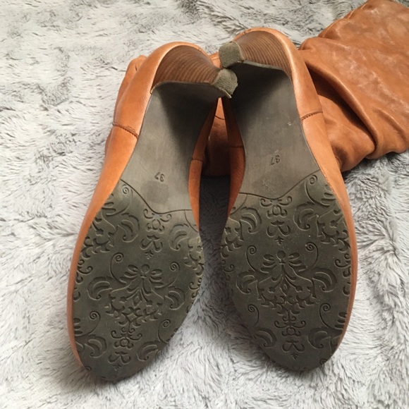 Faux Leather Booths - Picture 5 of 9